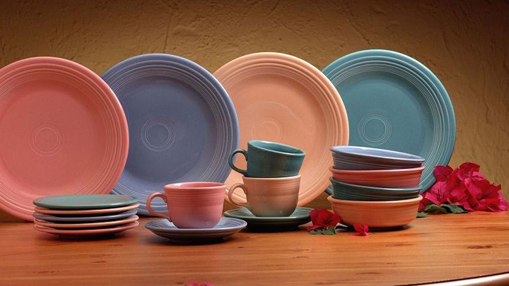 ظروف سرامیکی رنگی، بیانیهای از سبک و شادابی در چیدمان منزل ظروف سرامیکی رنگی، بیانیهای از سبک و شادابی در چیدمان منزل