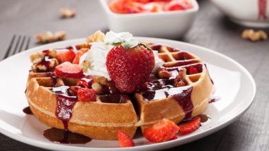 طرز تهیه وافل توت فرنگی خانگی