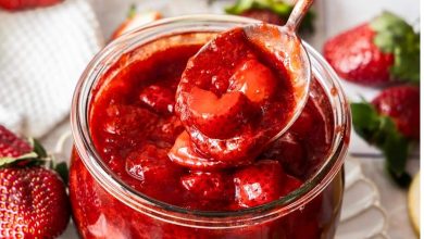 طرز تهیه کمپوت توت فرنگی با ماندگاری بالا