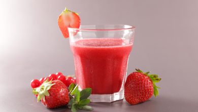 طرز تهیه آب توت فرنگی خانگی