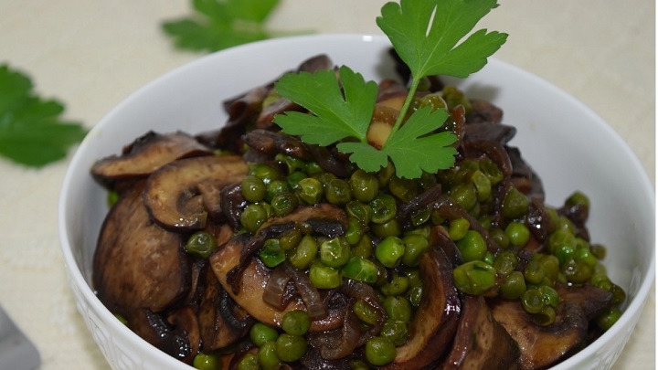 نکات و فوت‌وفن های طرز تهیه خوراک نخودفرنگی و قارچ