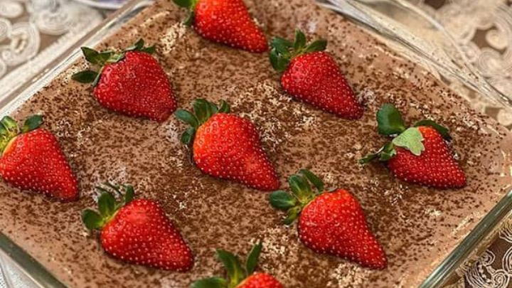 نکات و فوت‌وفن‌های طرز تهیه دسر توت‌ فرنگی شکلاتی