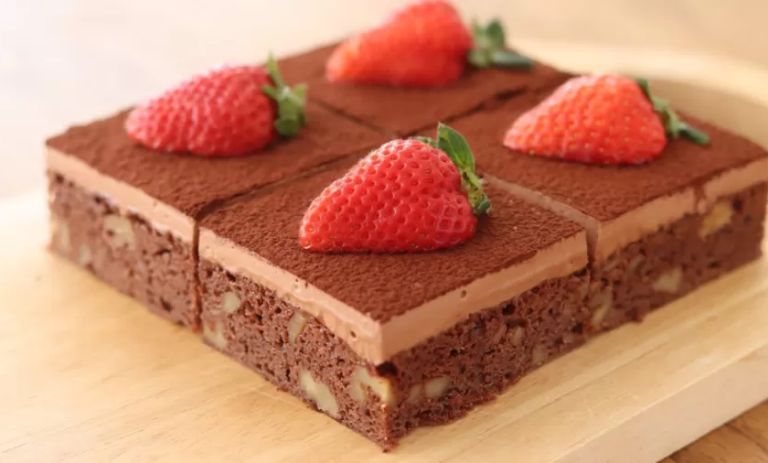 طرز تهیه دسر توت فرنگی شکلاتی+ نکات کلیدی