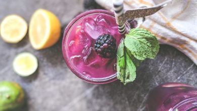 طرز تهیه میلک شیک توت سیاه؛ نوشیدنی خوشمزه بهاری