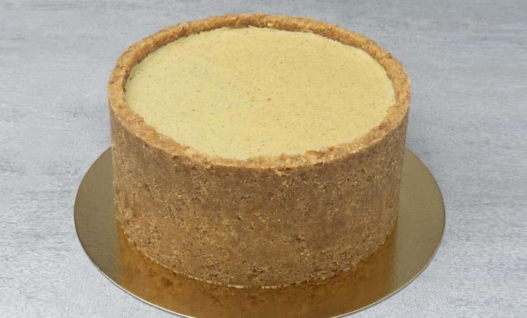 طرز تهیه چیزکیک خنک و یخچالی با توت فرنگی و شاتوت
