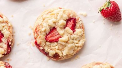 طرز تهیه کوکی پنیری توت‌ فرنگی؛ خوشمزه و آسان