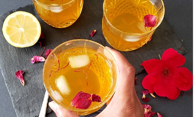 طرز تهیه شربت زعفران و آبلیمو با گلاب+ نکات خوشمزهتر شدن