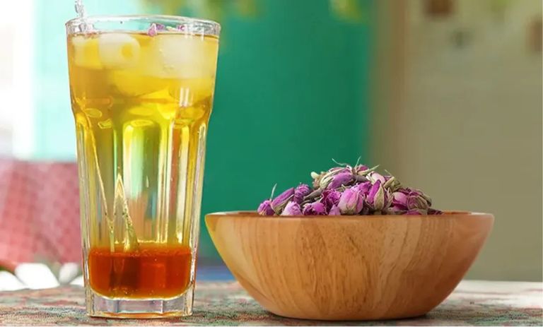 طرز تهیه شربت گلاب زعفران با روشی ساده برای پذیرایی