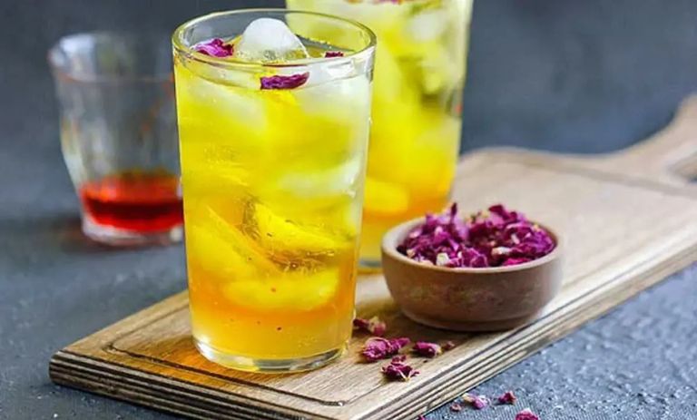 طرز تهیه شربت زعفران و آبلیمو با گلاب+ نکات خوشمزهتر شدن