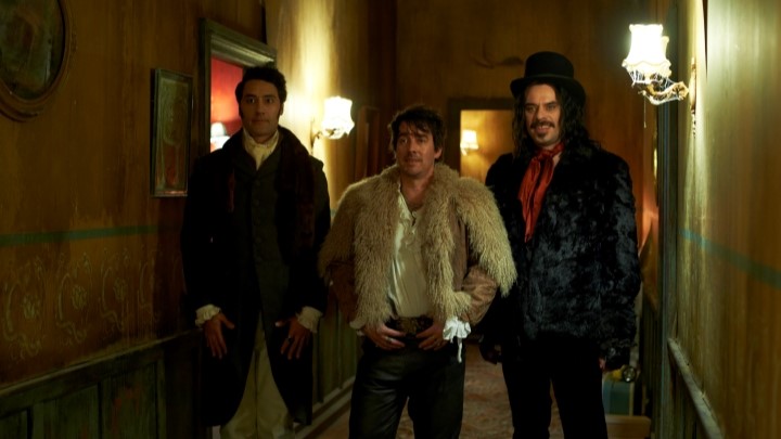 آنچه در تاریکی انجام می‌دهیم (What We Do in the Shadows) یکی از بهترین فیلم‌های خون‌آشامی تاریخ سینما