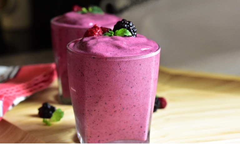 طرز تهیه سریع و آسان میلکشیک شاتوت خانگی