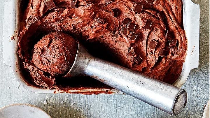 نکات و فوت‌وفن های طرز تهیه بستنی شکلاتی خانگی