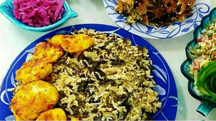 دمپخت برگ مو با مرغ