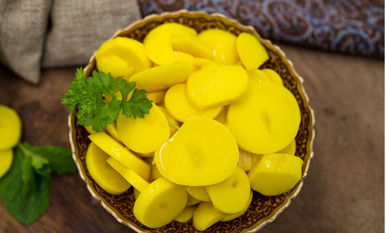 طرز تهیه شوری موسیر؛ چاشنی خوشمزه برای هر سفره