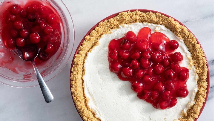 نکات و فوتوفن های طرز تهیه چیزکیک آلبالو خانگی نکات و فوتوفن های طرز تهیه چیزکیک آلبالو خانگی