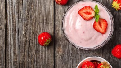 طرز تهیه ماست توت فرنگی خانگی