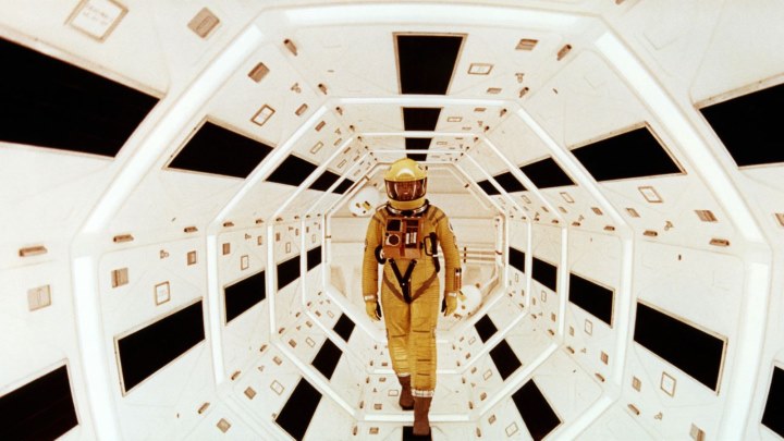 2001: یک ادیسه فضایی (2001: A Space Odyssey) از فیلم‌های علمی تخیلی که از اول تا آخر بی‌نقص هستند