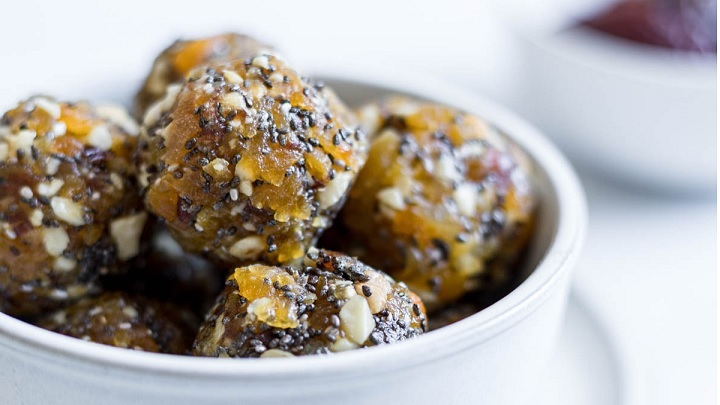 نکات و فوت‌وفن های طرز تهیه توپ انرژی زا با طعم زردآلو