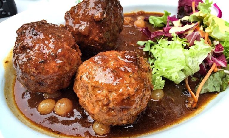 طرز تهیه کوفته آبغوره شیرازی؛ یک غذای محبوب برای مهمانیها