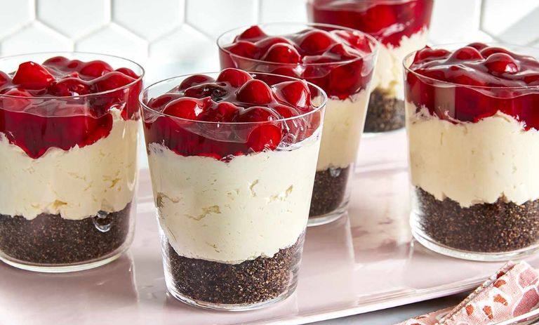 طرز تهیه دسر پنیر و گیلاس؛ عصرانه متفاوت