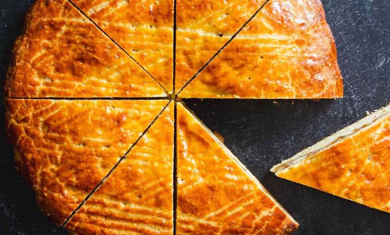 طرز تهیه گاتا با گیلاس و شکلات+ نکات کلیدی