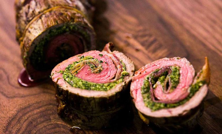 طرز تهیه رولت گوشت با جعفری و گردو+ نکات و فوتوفن ها