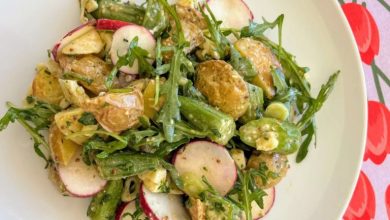 طرز تهیه سالاد بامیه و سیب‌ زمینی؛ سالادی با طعم متفاوت