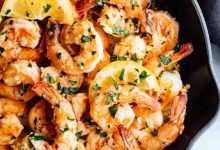 طرز تهیه میگو با سس سیر و لیمو