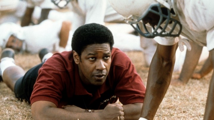 تایتان‌ها را به خاطر داشته باش یا تایتنز را به یاد آور (Remember The Titans) یکی از بهترین فیلم‌های انگیزشی ورزشی