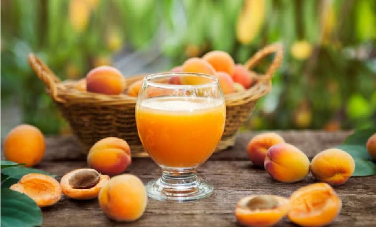 طرز تهیه شربت زردآلو؛ نوشیدنی خوشمزه تابستانی