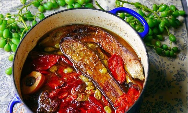 طرز تهیه خورشت غوره بادمجان سنتی+ نکات و فوتوفن ها