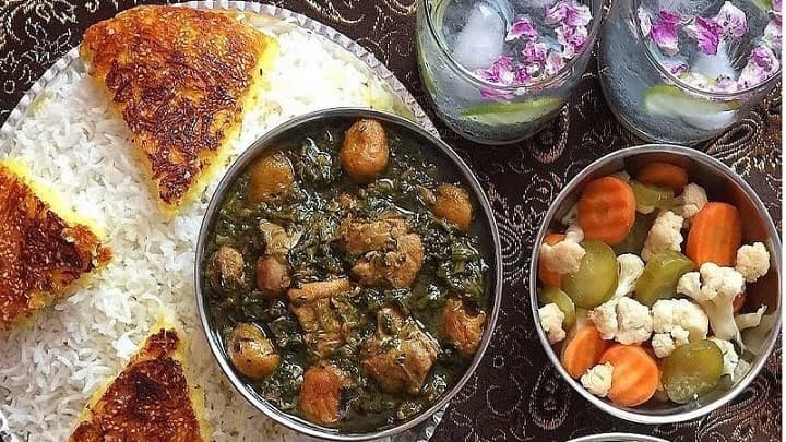 خورشت آلو اسفناج با مرغ