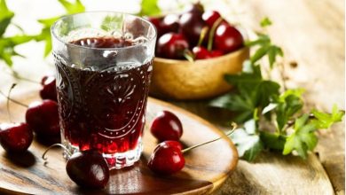 طرز تهیه آب آلبالو خانگی با آلبالو خشکه و تازه