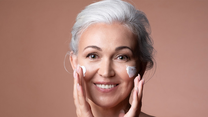 روتین پوستی در دهه 50 سالگی باید چگونه باشد؟
