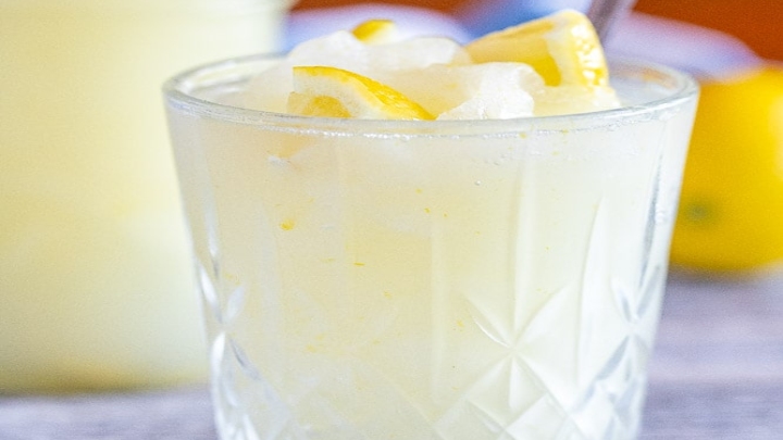 مقابله با چاقی و کمک به کاهش وزن؛ خواص لیمو ترش یخ زده