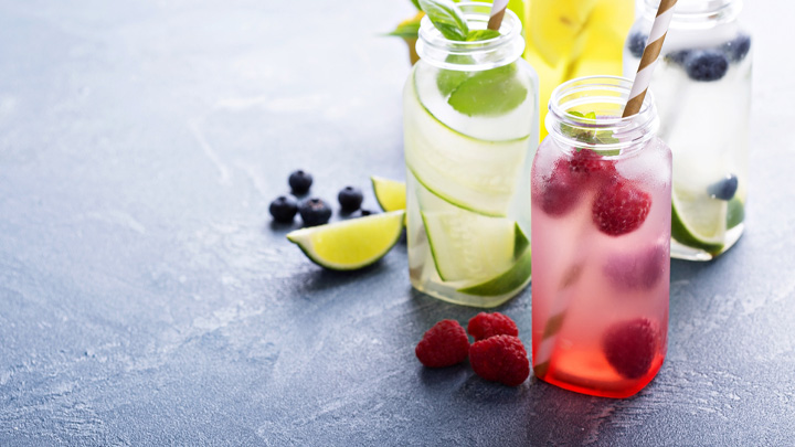 طرز تهیه دتاکس توتفرنگی و نعناع طرز تهیه دتاکس توتفرنگی و نعناع