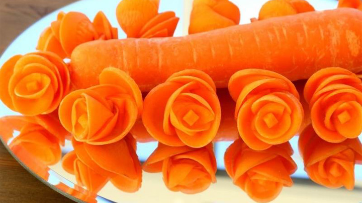 تزئین هویج به شکل گل برای تزئین سالاد