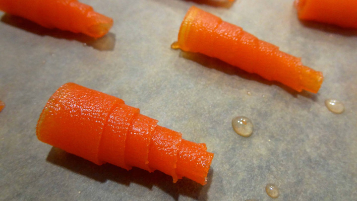 استفاده از برش‌های نازک هویج برای تزئین