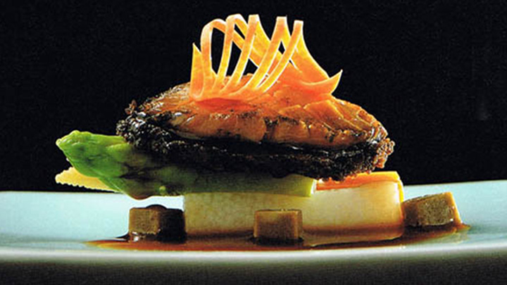 استفاده از برش‌های نازک هویج برای تزئین غذا