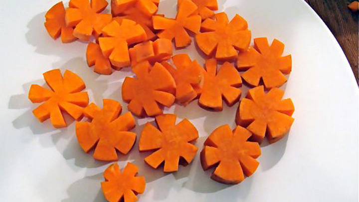 تزئین هویج با قالب برای مهمانی