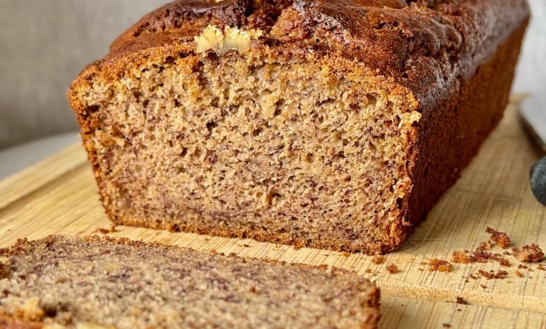طرز تهیه کیک موز و گردو؛ خوش بافت به روش کافی شاپی