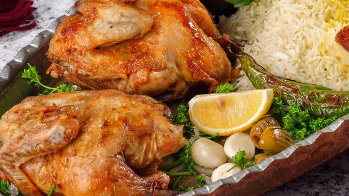 نکات و فوتوفن های طرز تهیه مرغ کَرهای با خوراک شاه پلو نکات و فوتوفن های طرز تهیه مرغ کَرهای با خوراک شاه پلو