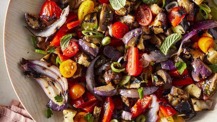 نکات و فوت‌وفن‌ های طرز تهیه سالاد بادمجان کبابی