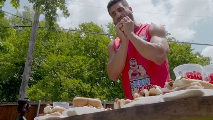 جیمز میتواند غذا بخورد (James Can Eat)؛ بهترین مستندهای 2025 جیمز میتواند غذا بخورد (James Can Eat)؛ بهترین مستندهای 2025