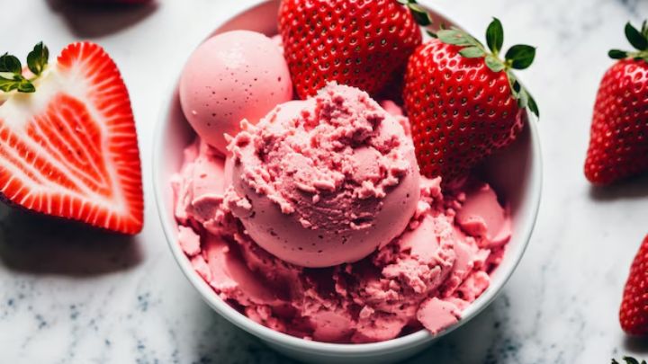 طرز تهیه بستنی کم کالری با شاهتوت و توتفرنگی طرز تهیه بستنی کم کالری با شاهتوت و توتفرنگی