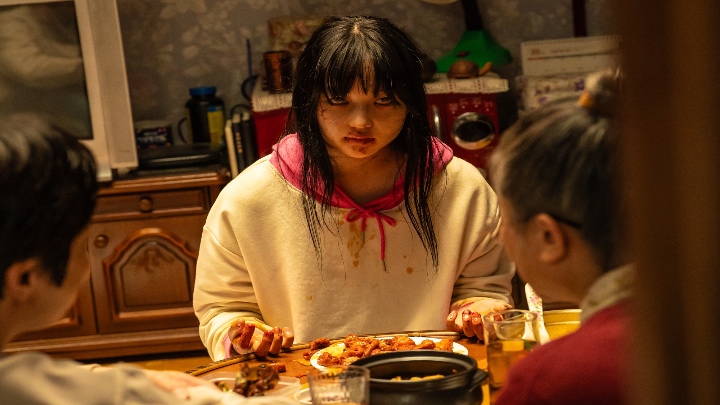 دختر من یک زامبی است (My Daughter Is a Zombie)؛ جدیدترین فیلمهای کرهای 2025 دختر من یک زامبی است (My Daughter Is a Zombie)؛ جدیدترین فیلمهای کرهای 2025