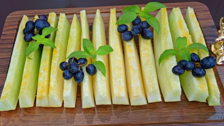 برش‌های فانتزی خربزه با ابزار مخصوص