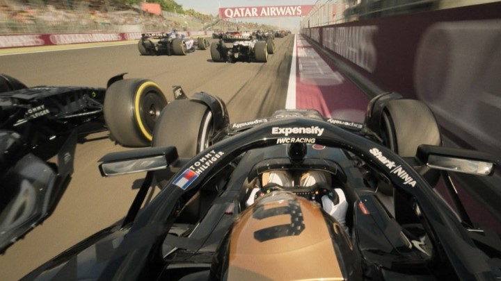 نقد و بررسی فیلم فرمول یک (F1)؛ مسابقات نفس‌گیر و جذاب هستند