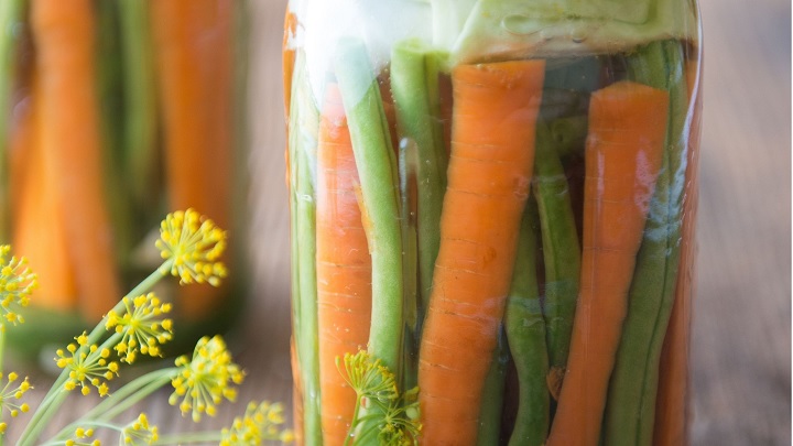 نکات و فوت‌وفن های طرز تهیه ترشی لوبیا سبز با هویج