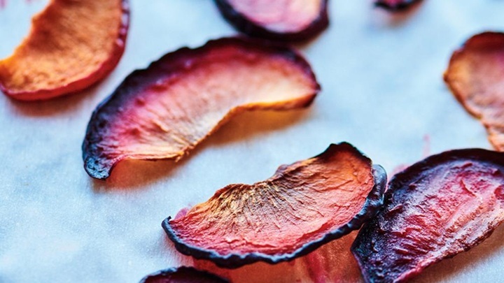 نکات و فوتوفن های طرز تهیه چیپس آلو نکات و فوتوفن های طرز تهیه چیپس آلو